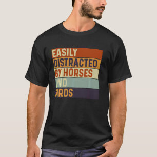 Durch Pferde und Vögel leicht abgelenkt, Pferde li T-Shirt