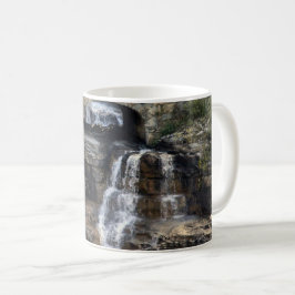 Durch Stein kaskadierend Kaffeetasse