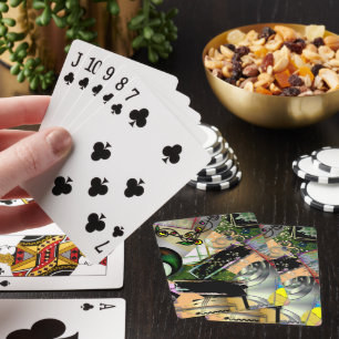 Durcheinander von Designobjekten und Symbolen mit Spielkarten