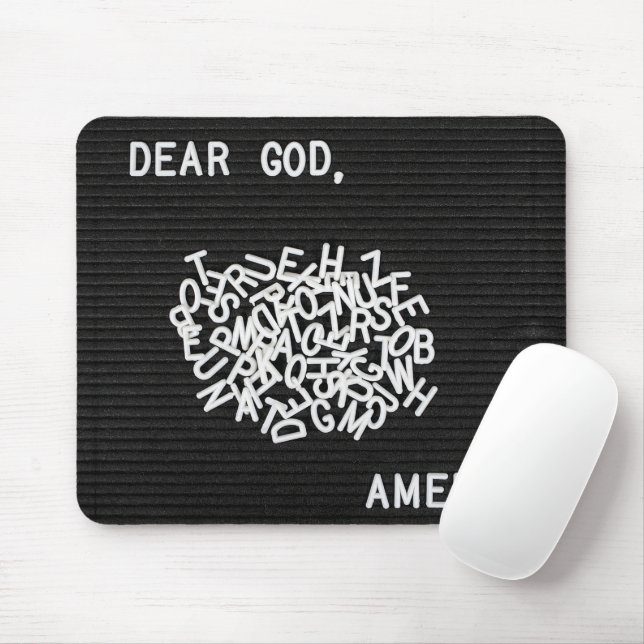 Durcheinandergebrachte Gebetsbuchstaben auf schwar Mousepad (Mit Mouse)
