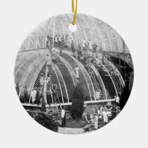 Durchführen von Reparaturen am großen Keramikornament