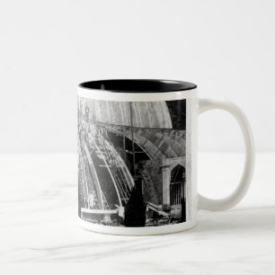 Durchführen von Reparaturen am großen Zweifarbige Tasse