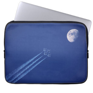 Düsenflugzeuge neben dem Mond British Columbia Laptopschutzhülle