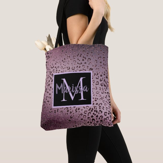 Dusky Violet Leopard Monogramm (Von Nahem)