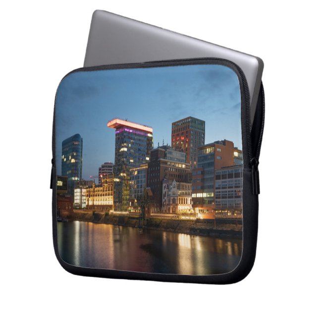 Düsseldorf Deutschland Laptopschutzhülle (Vorderseite Links)