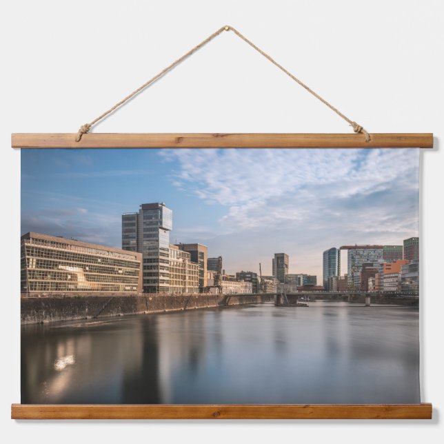 Düsseldorf Deutschland Wandteppich Mit Holzrahmen (Vorne)