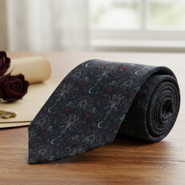 Düster-gotische Krähe und Halbmond-Damaske Krawatte (Here's a cool gothic wedding necktie, perfect for your groom's special day.)