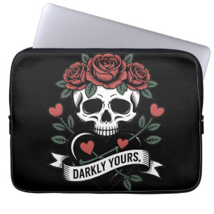 Düster-Ihr Grafik: Gothic-Schädel mit roten Rosen Laptopschutzhülle