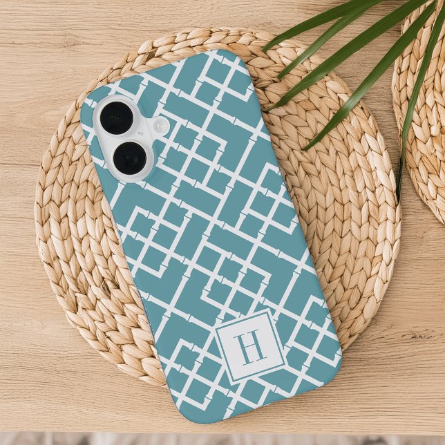 Dusty Aqua Bamboo Lattice Muster Monogram iPhone 16 Hülle (Von Creator hochgeladen)