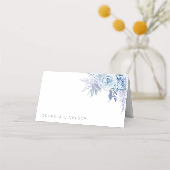 Dusty Blue Beautiful Floral Wedding Platzkarte (Vorderseite)