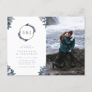 Dusty Blue Blätter & Gold Monogram Wedding Foto Einladungspostkarte