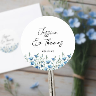 Dusty Blue Boho Wildblumen Couple's Names Wedding Runder Aufkleber