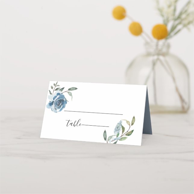 Dusty Blue Botanical Wedding Platzkarte (Vorderseite)