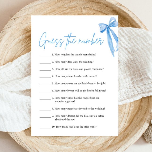 Dusty Blue Bow Raten Sie das Brautparty Nummer Einladung (Modern Blue Bow Coquette Guess the Number Bridal Shower Game She's Tying the Knot Bridal Shower)