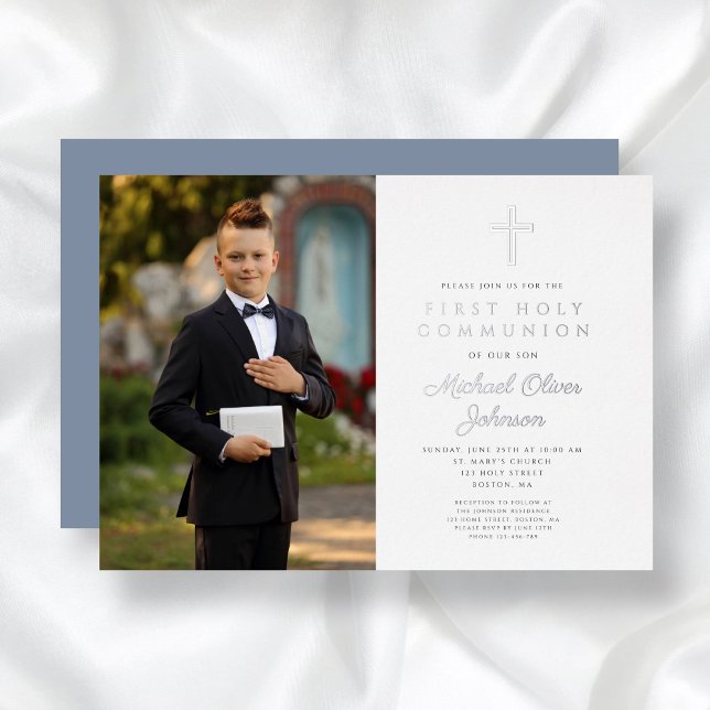 Dusty Blue Cross Boy Foto Erste Kommunion Silver Folieneinladung (Dusty Blue Cross Boy Photo First Communion Silver Foil Invitation)