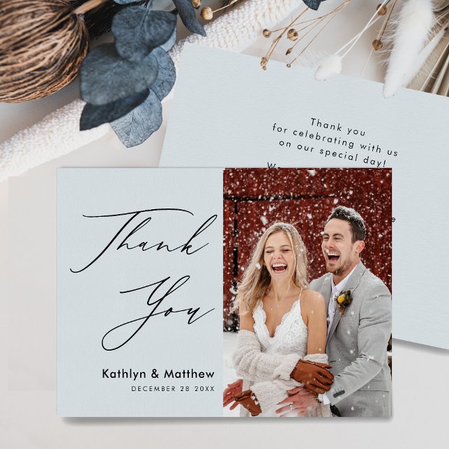 Dusty Blue Elegant Script Minimalistisch Wedding Dankeskarte (Von Creator hochgeladen)