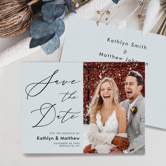 Dusty Blue Elegant Script Minimalistisch Wedding Save The Date (Von Creator hochgeladen)