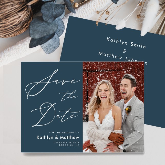Dusty Blue Elegant Script Modernes Foto Hochzeit Save The Date (Von Creator hochgeladen)