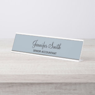 Dusty Blue Elegant Script Schreibtischnamensplakette