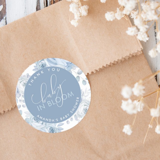 Dusty Blue Floral Baby in Bloom Baby Shower Runder Aufkleber (Baby in Bloom Dusty Blue Floral  Sticker)