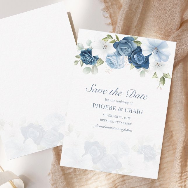 Dusty Blue Floral Bloom Ankündigung Datum freihalt (Dusty Blue Floral Bloom Save the Date Announcement)