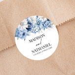 Dusty Blue Floral Blume Garden Wedding Runder Aufkleber<br><div class="desc">Das sind Dusty Blue Floral Blume Garden Wedding Gastgeschenk Stickers!</div>