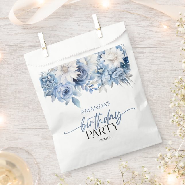 Dusty Blue Floral Flowers Birthday Party Geschenktütchen (Ausgeschnitten)