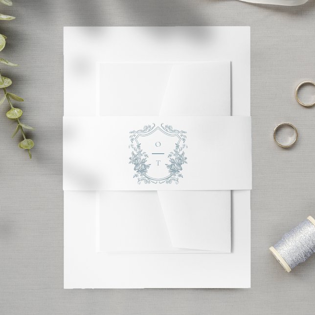 Dusty Blue Floral Monogram Wedding Crest Einladungsbanderole (Von Creator hochgeladen)