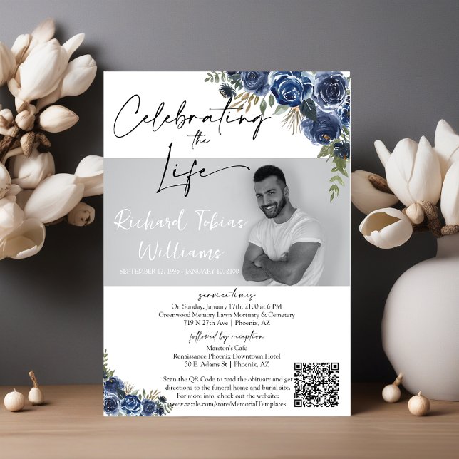 Dusty Blue Floral QR Code Memorial Foto Beerdigung Einladung (Von Creator hochgeladen)