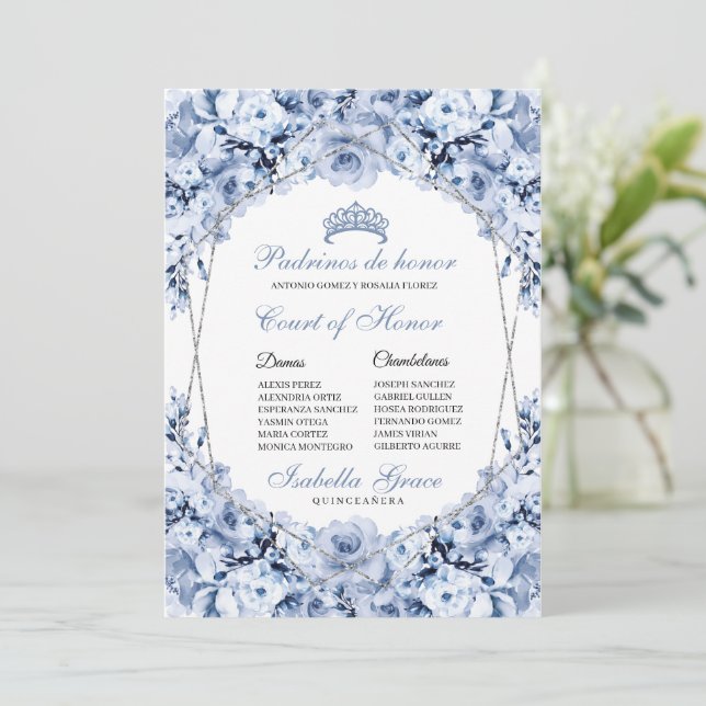 Dusty Blue Floral Quinceanera Court of Honor Einladung (Stehend Vorderseite)