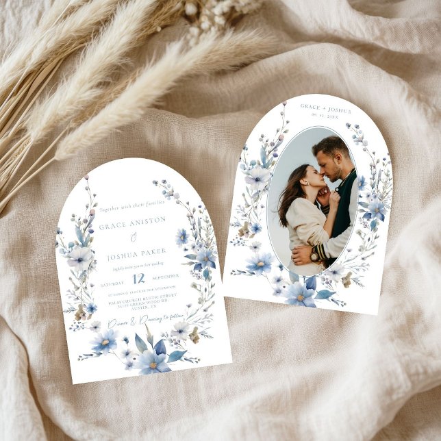 Dusty Blue Floral Spring grüne Hochzeit Einladung (Von Creator hochgeladen)