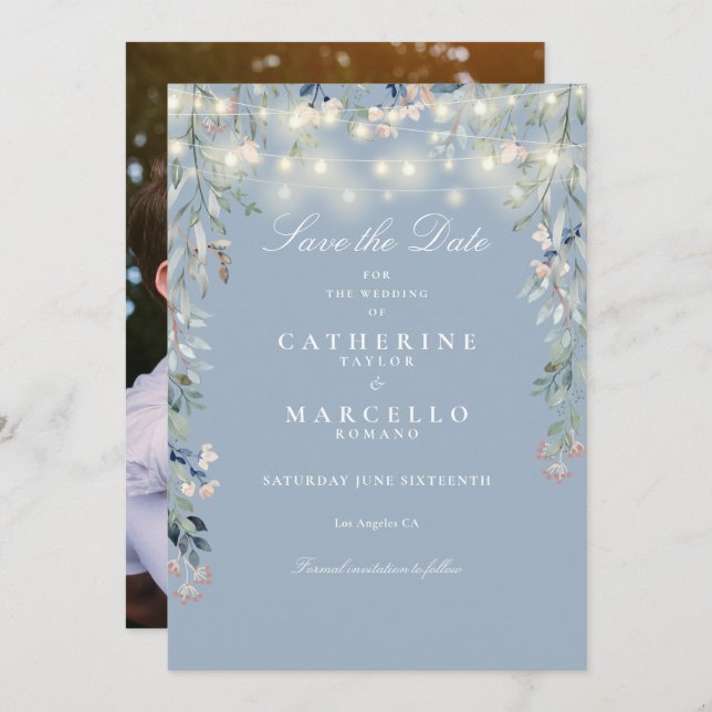 Dusty Blue Floral String Lights Foto Wedding Save The Date (Vorne/Hinten)