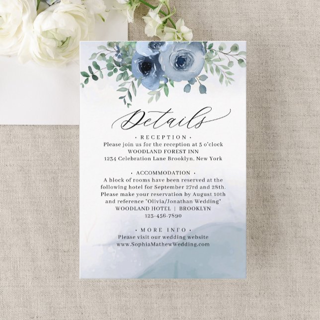 Dusty Blue Floral Watercolor Hochzeitdetails Begleitkarte (Von Creator hochgeladen)