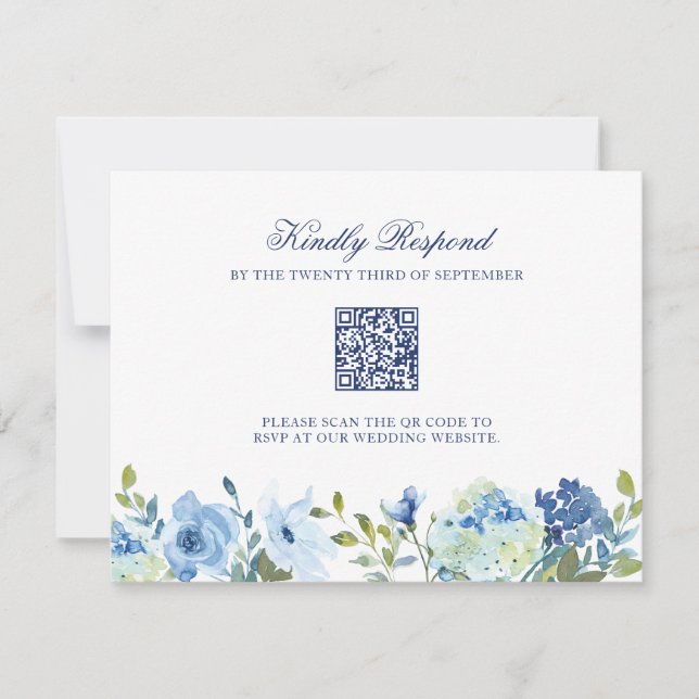 Dusty Blue Floral Wedding RSVP Card mit QR Code Karte (Vorderseite)