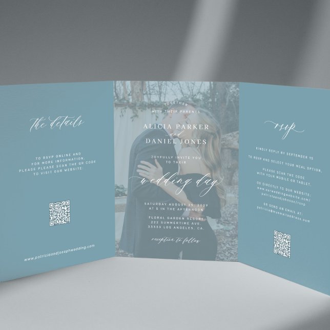 Dusty Blue Foto Hochzeit RSVP Details QR Code Dreifach Gefaltete Einladung (Von Creator hochgeladen)