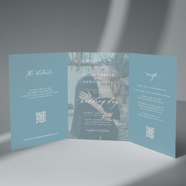 Dusty Blue Foto Hochzeit RSVP Details QR Code Dreifach Gefaltete Einladung (Von Creator hochgeladen)
