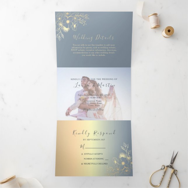 Dusty Blue Gold Floral Foto Wedding Dreifach Gefaltete Einladung (Innenseite)
