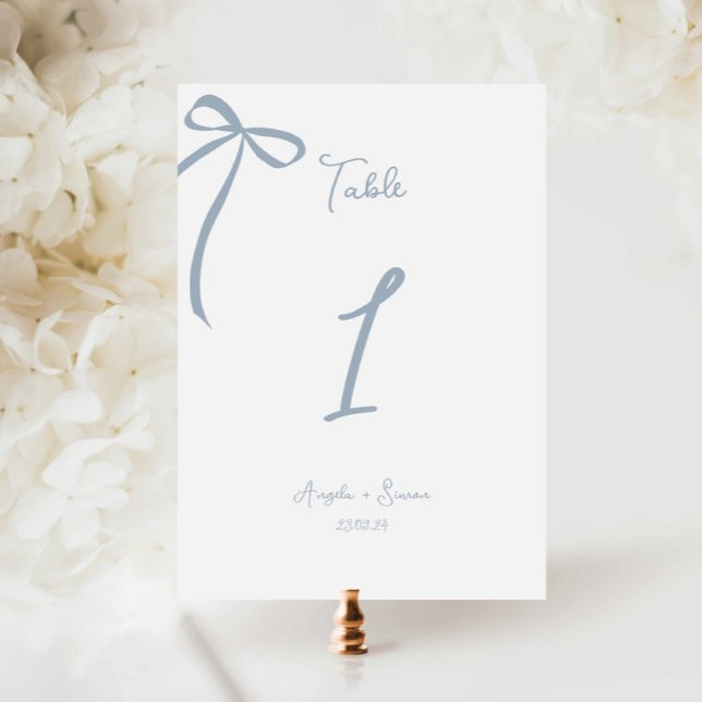 Dusty Blue Hand gezeichnete Bow Wedding Tischnumme (Von Creator hochgeladen)
