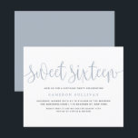 Dusty Blue Hübsch Calligraphy Sweet 16 Einladung<br><div class="desc">Feiern Sie die Eltern mit dieser anpassbaren, süßen 16 Party Einladung, die den Satz "Geburtstagsparty" in spielerischer, skurriler Schrift enthält. Ideal für traditionelle oder moderne Themen. Personalisieren Sie diese durch Hinzufügen von Namen, Datum, Adresse und anderen Details. Ob Sie einen Brunch, eine Ansammlung im Hinterhof oder ein gemütliches Hallenfest veranstalten,...</div>