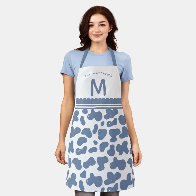 Dusty Blue Individuelle Name & Monogram Cow Muster Schürze (Getragen)