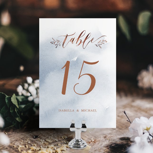 Dusty Blue Kalligraphie rustikale Hochzeitsstiftun Tischnummer (Dusty blue calligraphy rustic wedding table number)