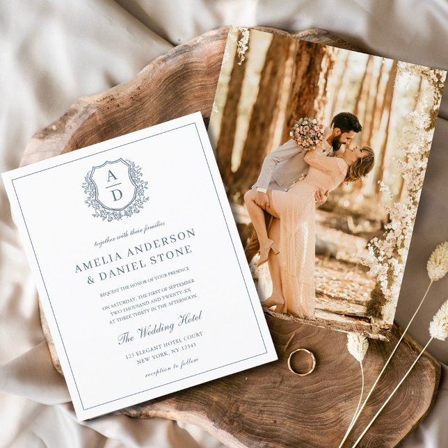 Dusty Blue Leafy Wappen Monogram Wedding Elegant Flyer (Von Creator hochgeladen)