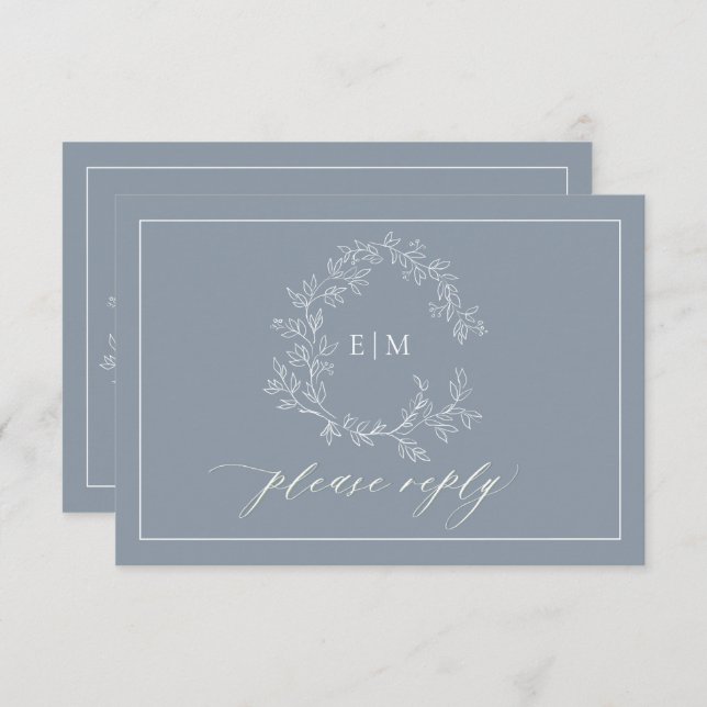 Dusty Blue Leafy Wappen Monogram Wedding RSVP Card (Vorne/Hinten)
