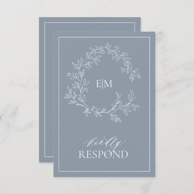 Dusty Blue Leafy Wappen Monogram Wedding RSVP Card (Vorne/Hinten)