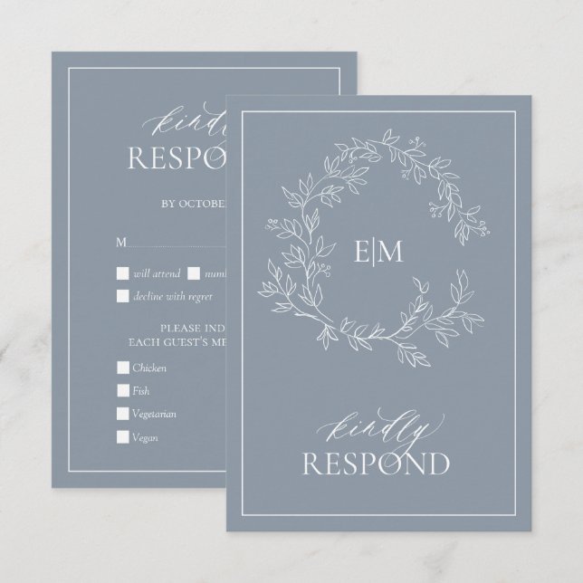 Dusty Blue Leafy Wappen Monogram Wedding RSVP Card Karte (Vorne/Hinten)