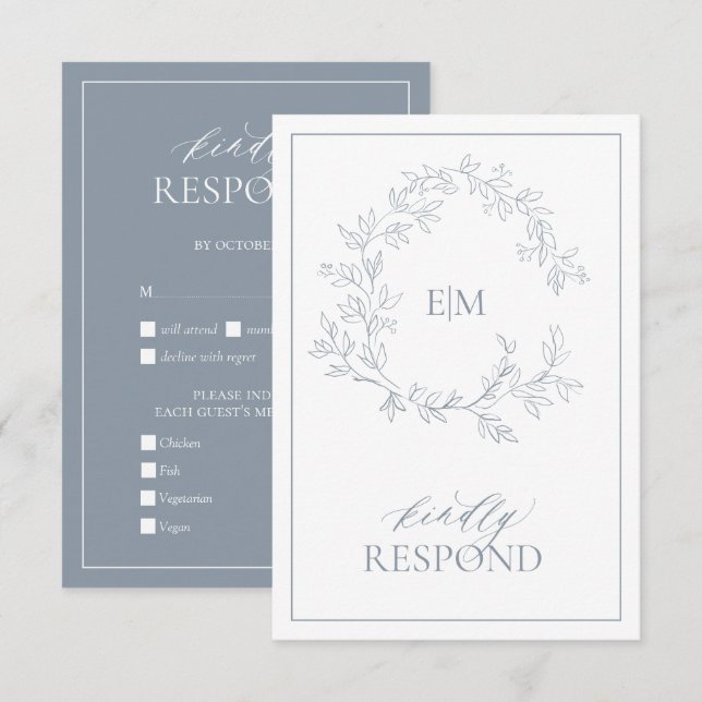 Dusty Blue Leafy Wappen Monogram Wedding RSVP Card Karte (Vorne/Hinten)