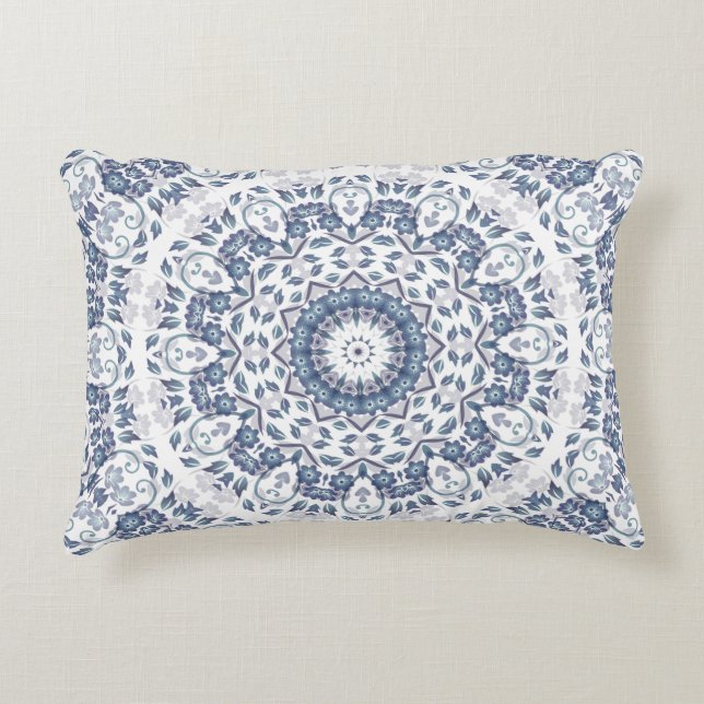 Dusty Blue Mandala Lumbar Pillow Dekokissen (Vorderseite)