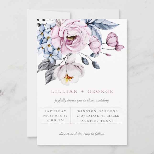Dusty Blue Mauve Floral Bouquet Einladung zur Hoch (Vorderseite)