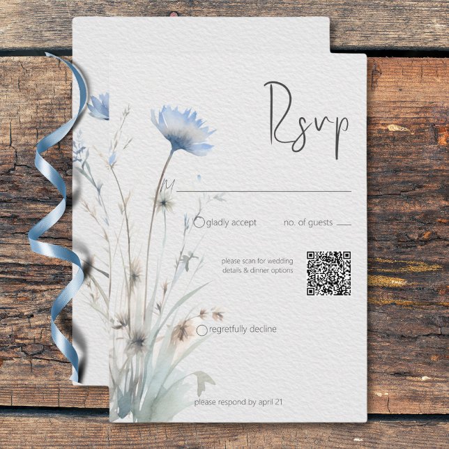 Dusty Blue Meadow Wildblumen Moderner QR-Code RSVP Karte (Dusty Blue Meadow Wildflowers Modern QR Code RSVP Card)