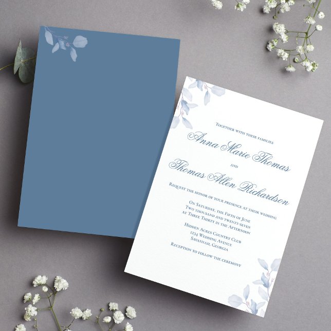 Dusty Blue Minimalist Botanical Elegant Wedding Einladung (Elegant dusty blue floral wedding invitation with soft greenery and classic calligraphy.)